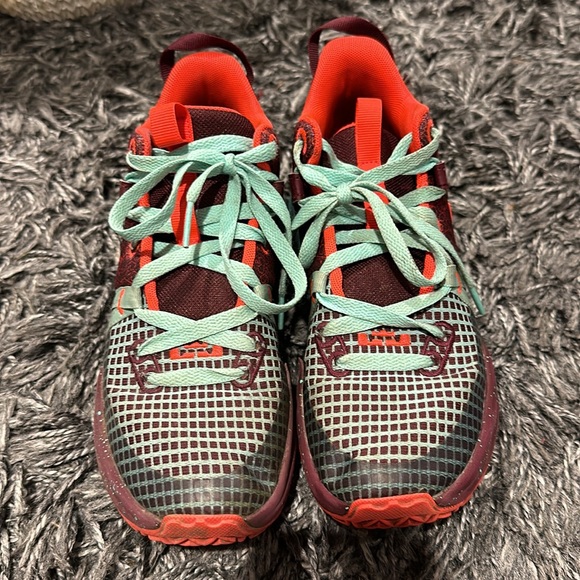 Nike Lebron youth size 4.5 - Picture 3 of 6